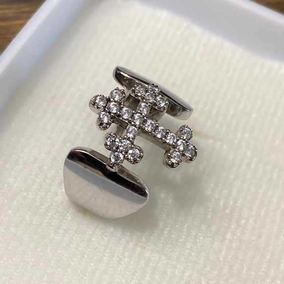 Women’s Stainless steel with cubic zirconia stones cross ring . Size 6 - Picture 2 of 6